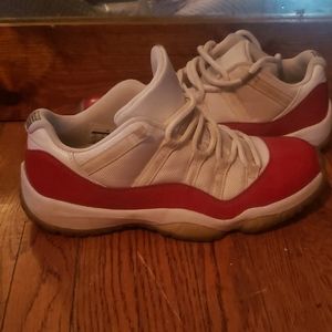 Air Jordan 11 "Cherry"